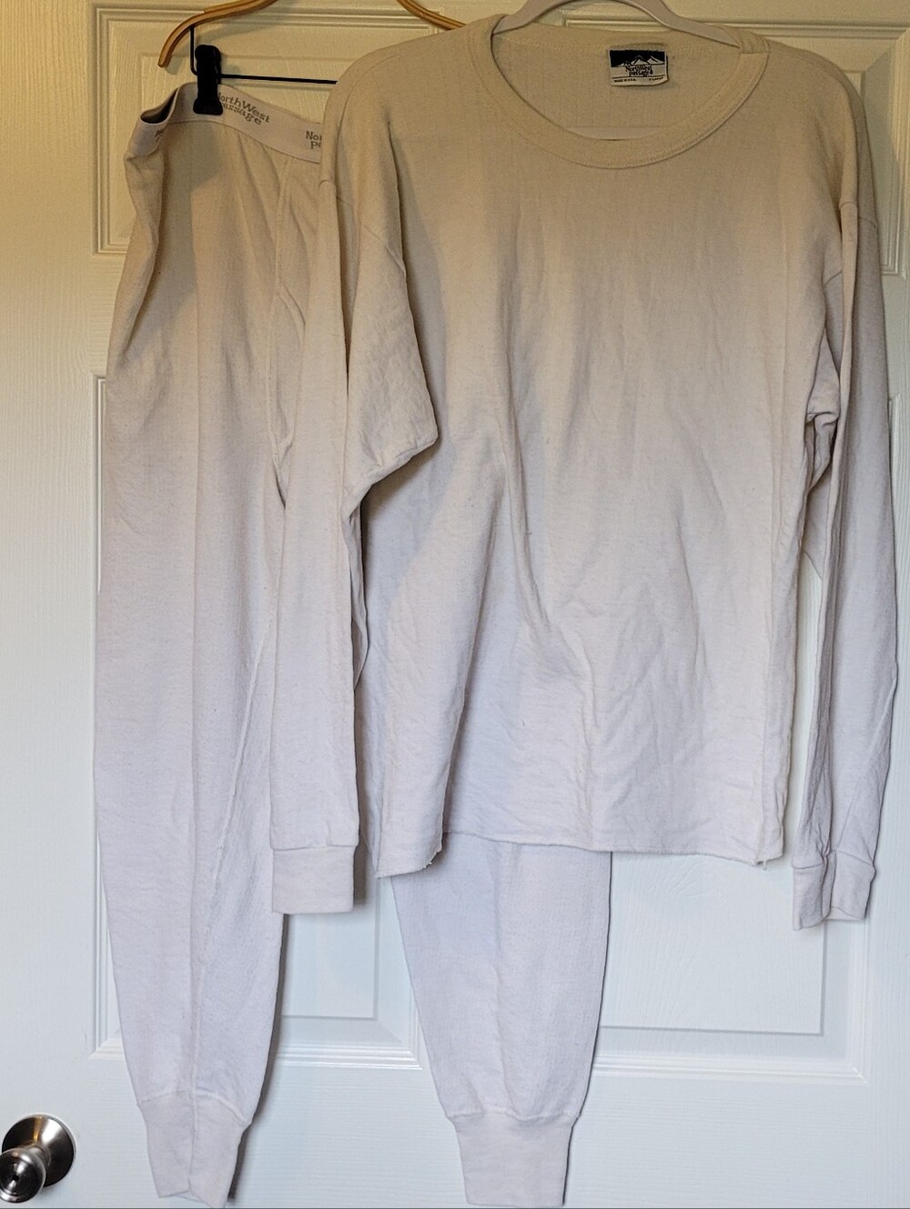 Northwest passage cream long sleeve thermal set Size XL. Made in the USA.